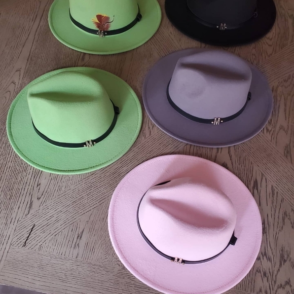 FEDORA'S - Picture 3 of 4